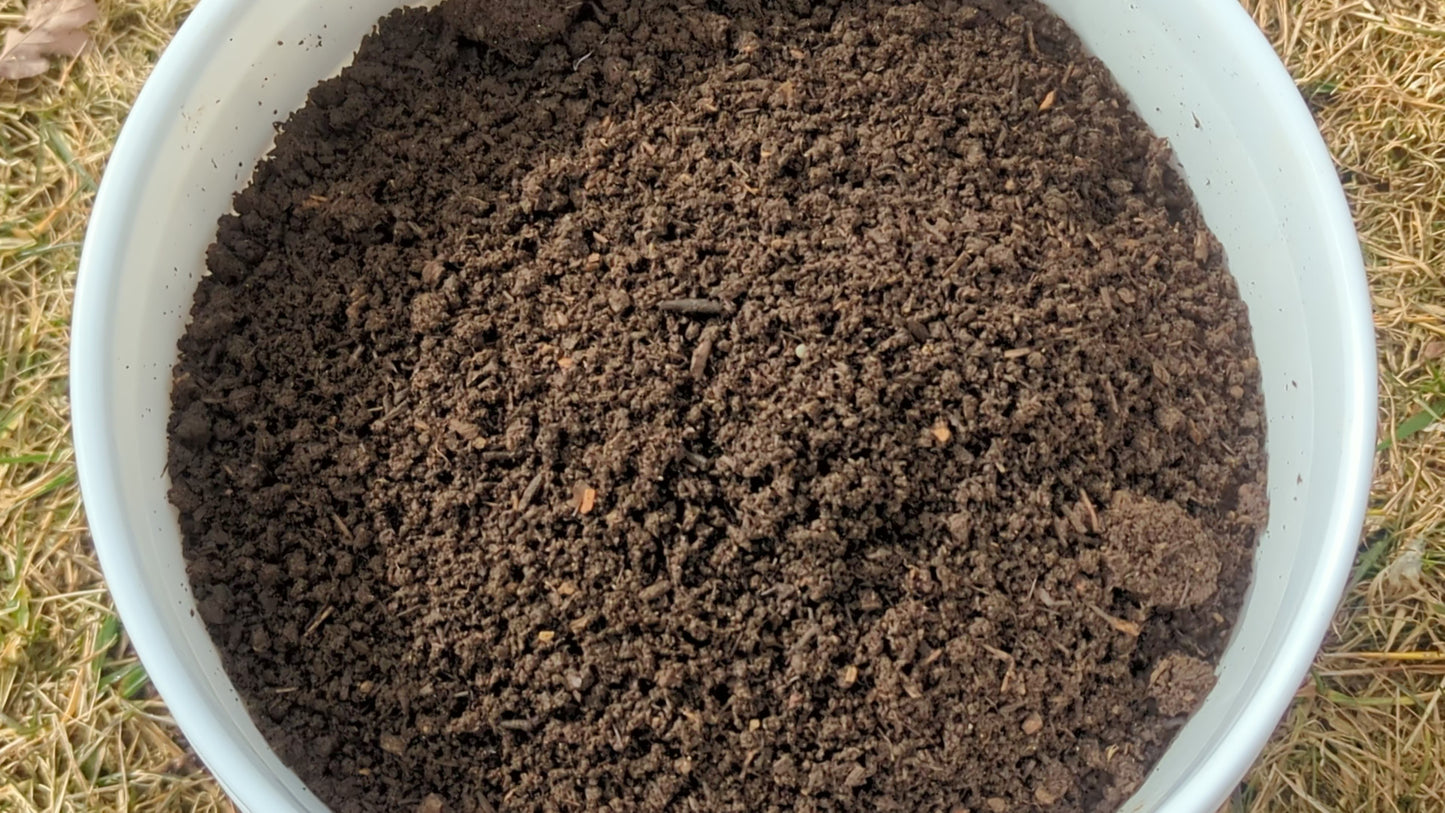 1 gallon of Vermicompost