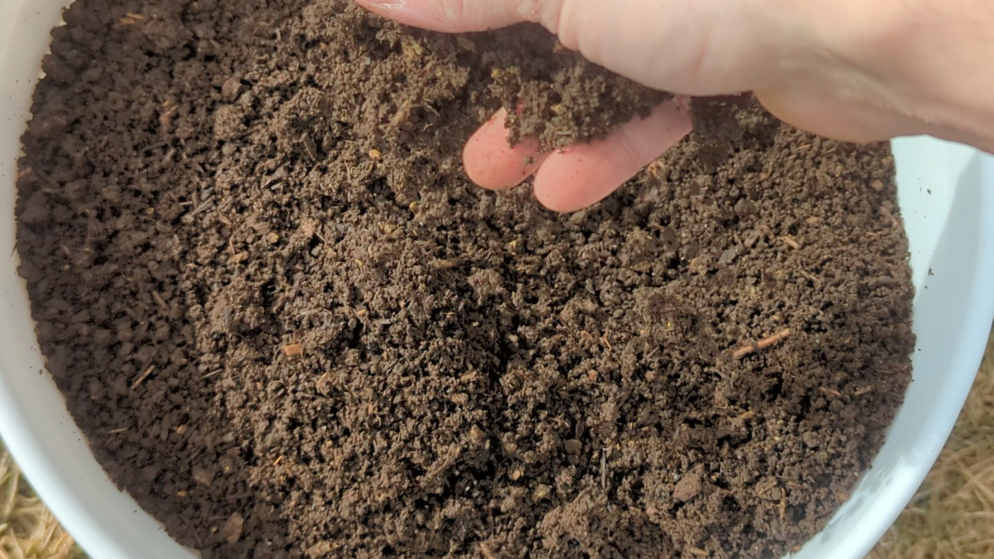1 gallon of Vermicompost